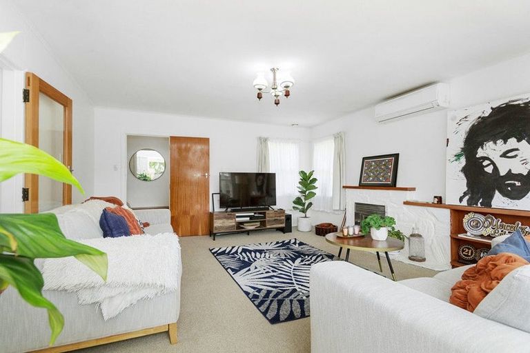 Photo of property in 64 Larsen Crescent, Tawa, Wellington, 5028