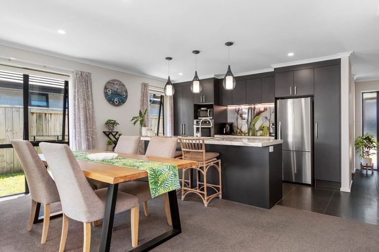 Photo of property in 18 Bill Miller Drive, Papamoa, 3118