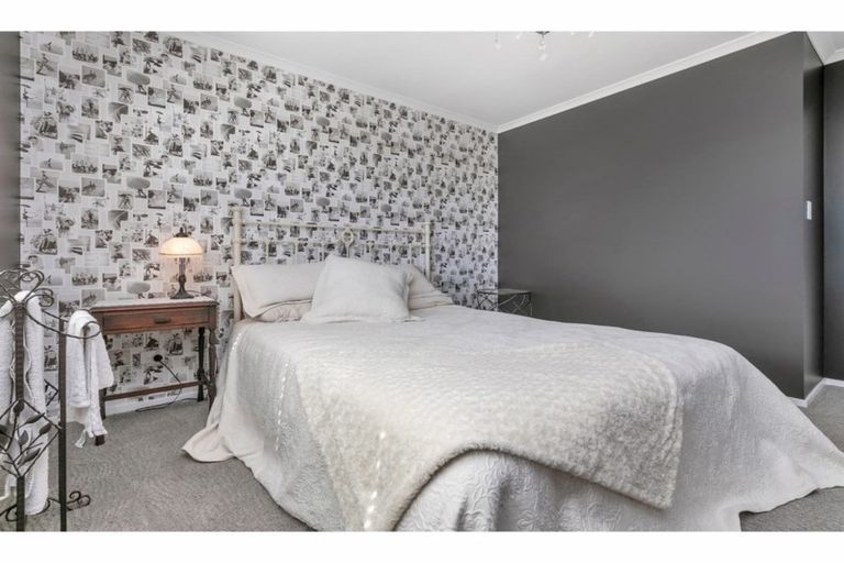 Photo of property in 19-21 Kauri Drive, Kumeu, 0810