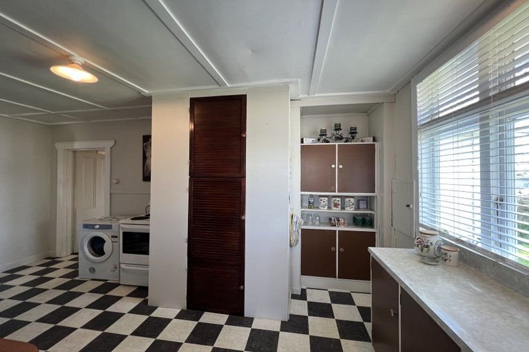 Photo of property in 7 Seddon Street, Dannevirke, 4930