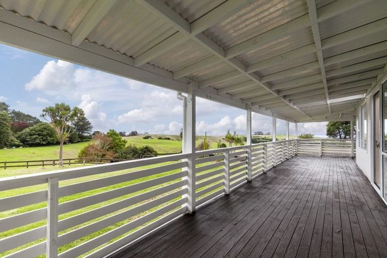 Photo of property in 1696 South Head Road, South Head, Helensville, 0874