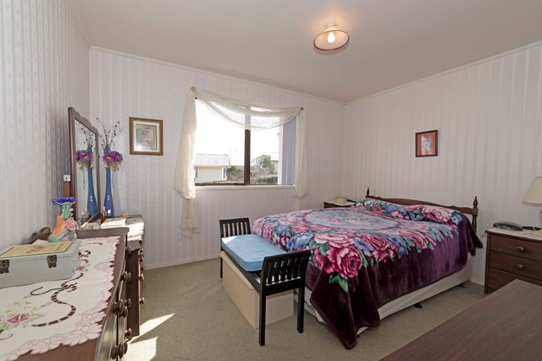 Photo of property in 53 Lavelle Road, Henderson, Auckland, 0612