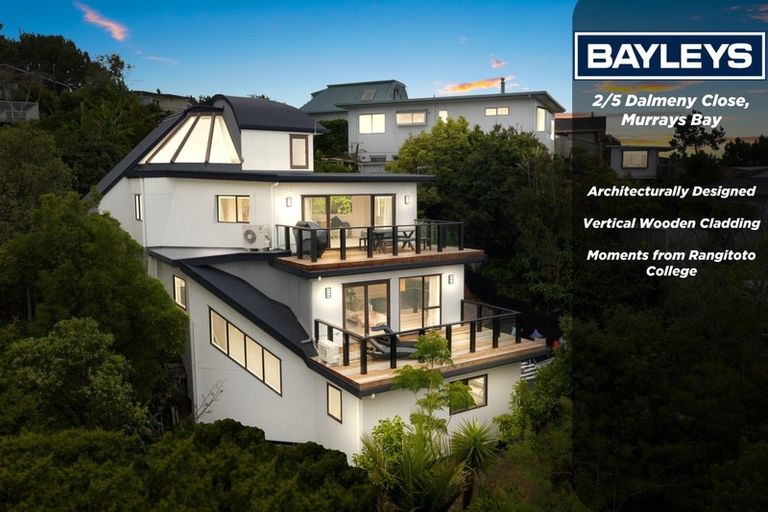 Photo of property in 2/5 Dalmeny Close, Murrays Bay, Auckland, 0630