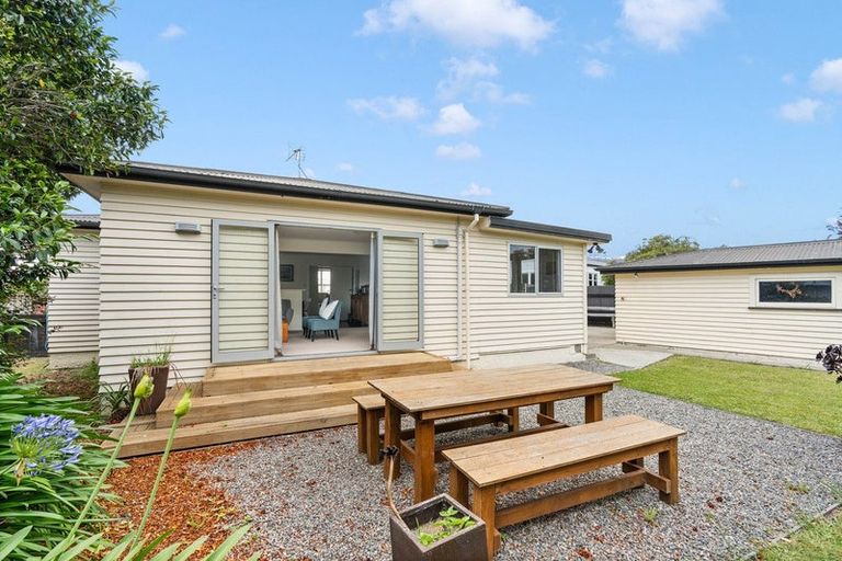Photo of property in 30 Cologne Street, Martinborough, 5711