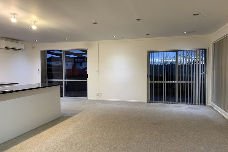 Photo of property in 2 Doone Place, Massey, Auckland, 0614