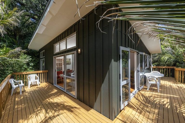 Photo of property in 89 Garden Road, Piha, 0772