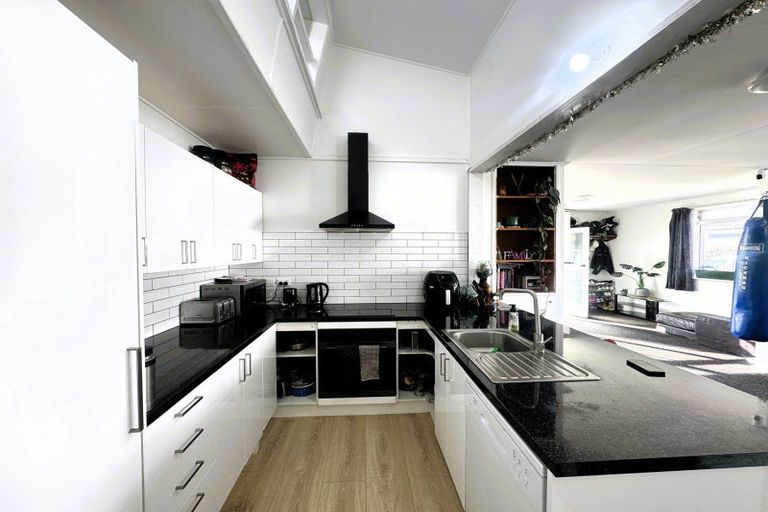 Photo of property in 16 Forth Street, Levin, 5510