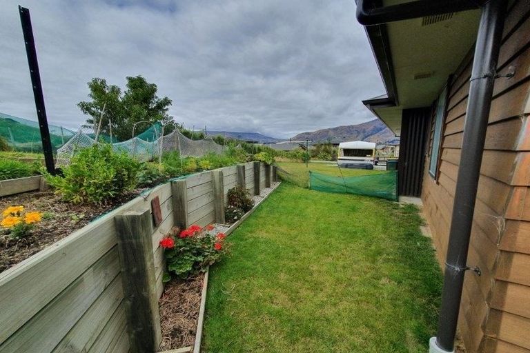 Photo of property in 15 Kirimoko Crescent, Wanaka, 9305