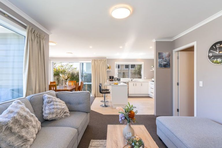 Photo of property in 10 Larsen Crescent, Tawa, Wellington, 5028