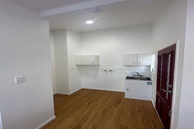 Photo of property in 14 Elsted Place, Goodwood Heights, Auckland, 2105