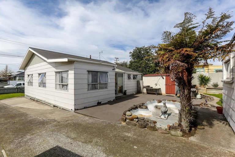 Photo of property in 62 Fitzroy Road, Fitzroy, New Plymouth, 4312