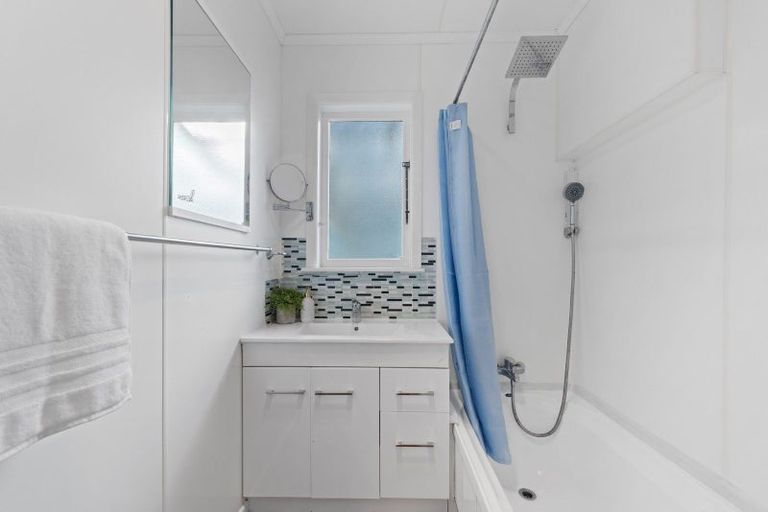 Photo of property in 16 Kenmore Street, Westown, New Plymouth, 4310