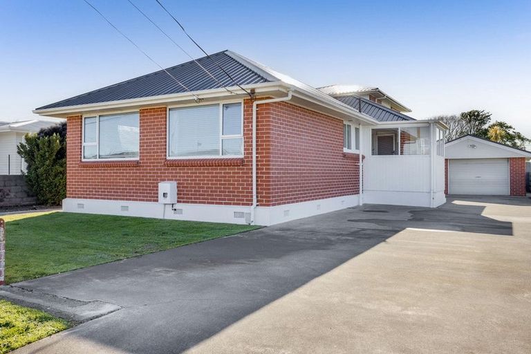 Photo of property in 16 Reid Avenue, Hawera, 4610