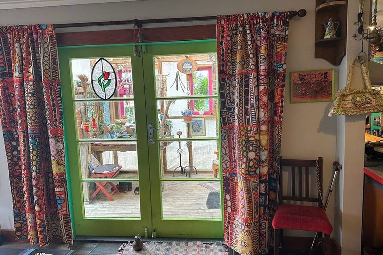 Photo of property in 5 Whitaker Street, Waitara, 4320