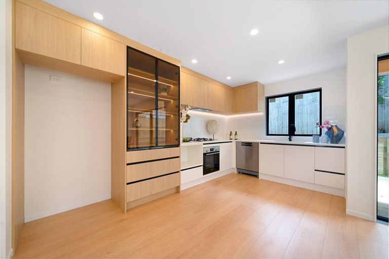 Photo of property in 6 Palmer Avenue, Glen Eden, Auckland, 0602