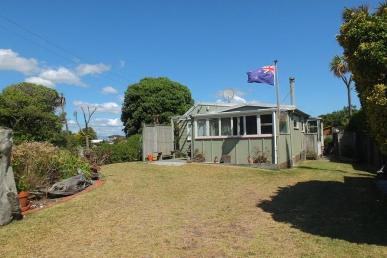 Photo of property in 22 Dewe Terrace, Foxton Beach, Foxton, 4815