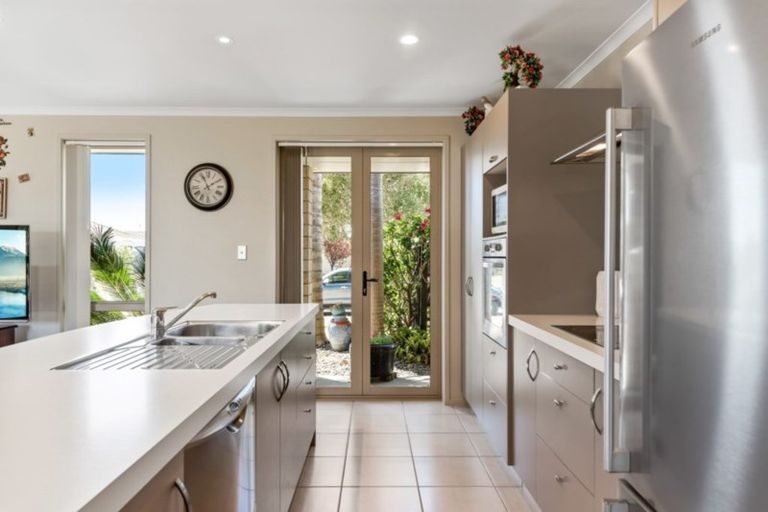 Photo of property in 94 Doncaster Drive, Papamoa Beach, Papamoa, 3118