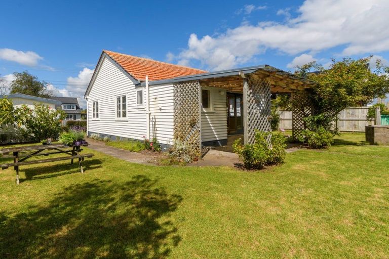 Photo of property in 15 Ngatai Road, Otumoetai, Tauranga, 3110