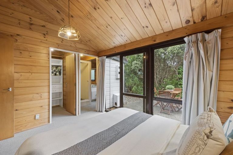 Photo of property in 2 Flaxmere Street, Waikanae Beach, Waikanae, 5036