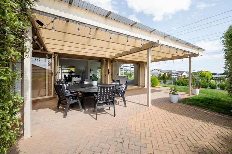 Photo of property in 122 Rototuna Road, Rototuna, Hamilton, 3210