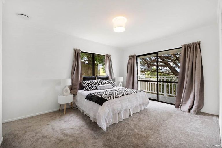 Photo of property in 48 West Harbour Drive, West Harbour, Auckland, 0618