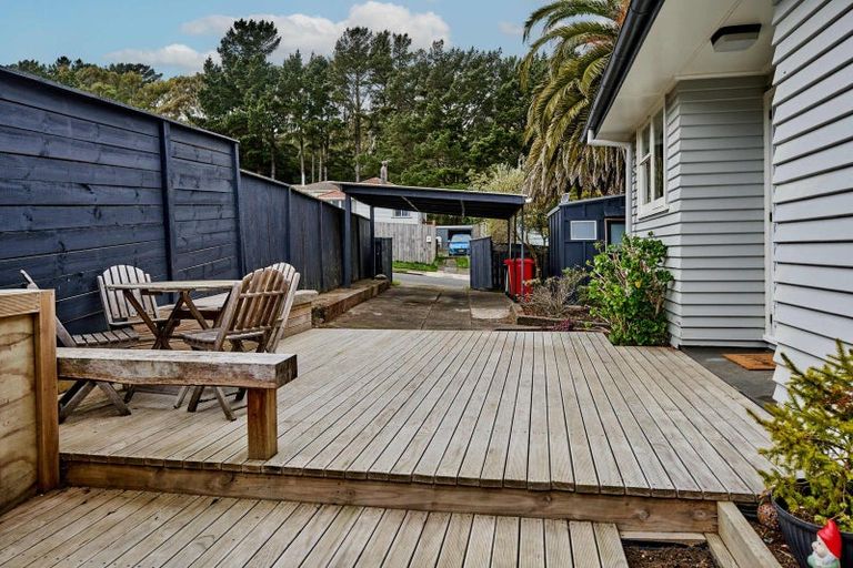 Photo of property in 15 Penguin Grove, Waitangirua, Porirua, 5024