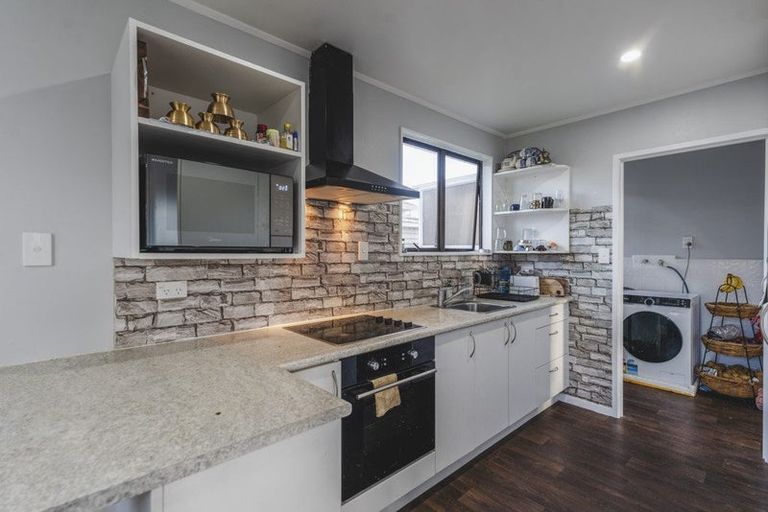 Photo of property in 1/71 Luanda Drive, Ranui, Auckland, 0612