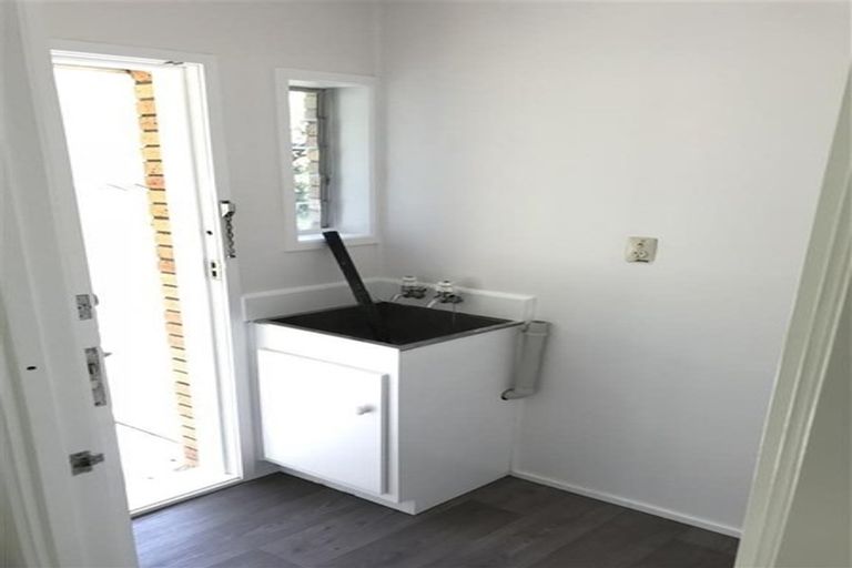 Photo of property in 1/16a Diana Drive, Glenfield, Auckland, 0627