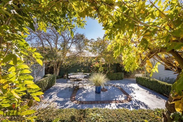 Photo of property in 74 Brightwater Terrace, Terrace End, Palmerston North, 4410