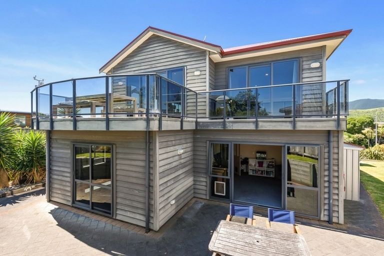 Photo of property in 15 Metzenthin Close, Raumati South, Paraparaumu, 5032