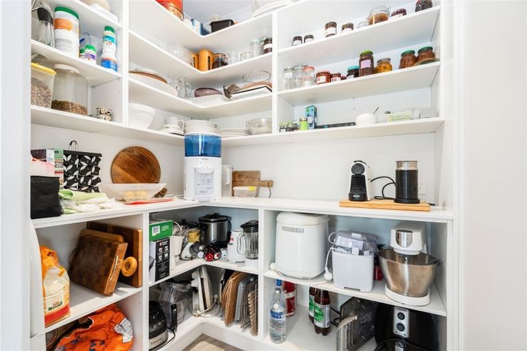 Photo of property in 6 Powhaitere Road, One Tree Point, 0118