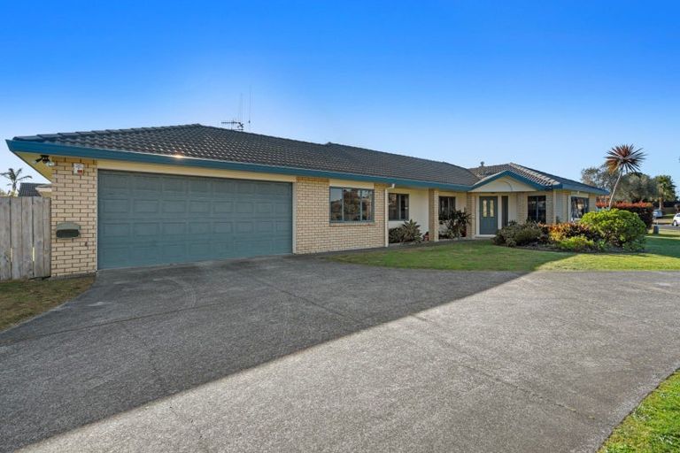 Photo of property in 38 Corinth Grove, Papamoa Beach, Papamoa, 3118