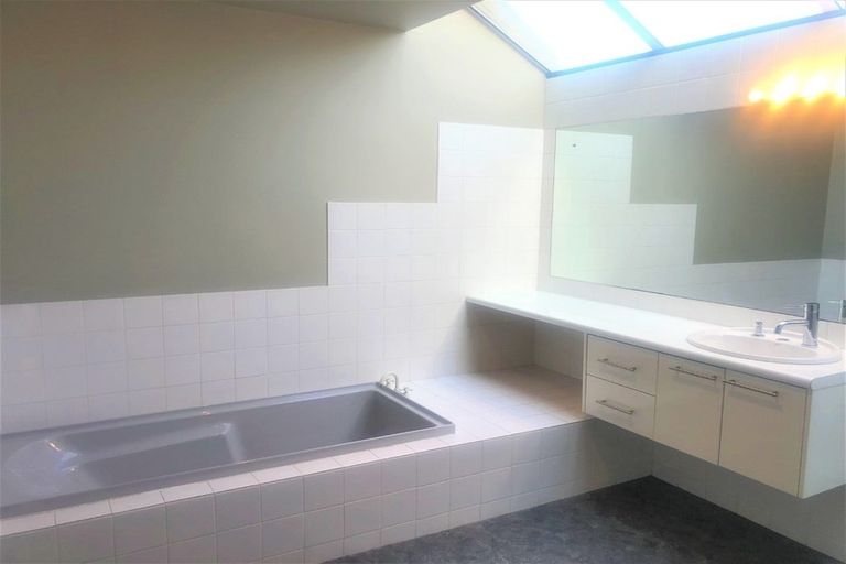 Photo of property in 3 Munro Place, Flagstaff, Hamilton, 3210