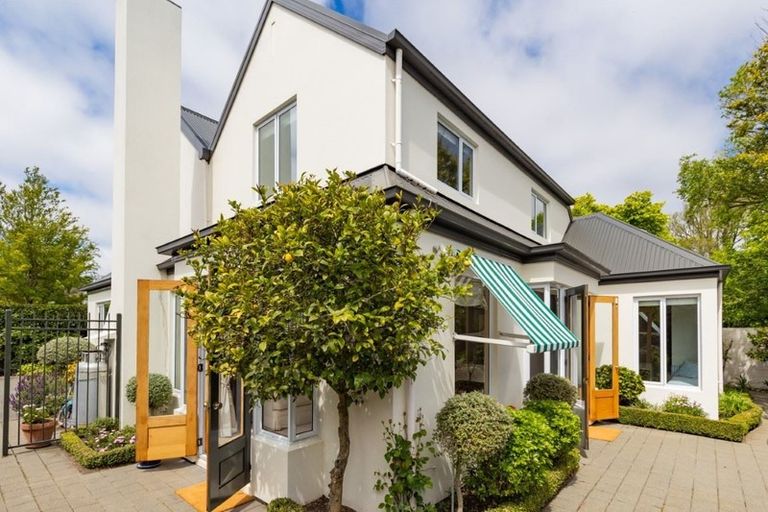 Photo of property in 2/29 Wroxton Terrace, Merivale, Christchurch, 8014