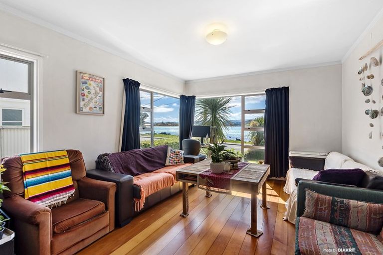 Photo of property in 302 Queens Drive, Lyall Bay, Wellington, 6022