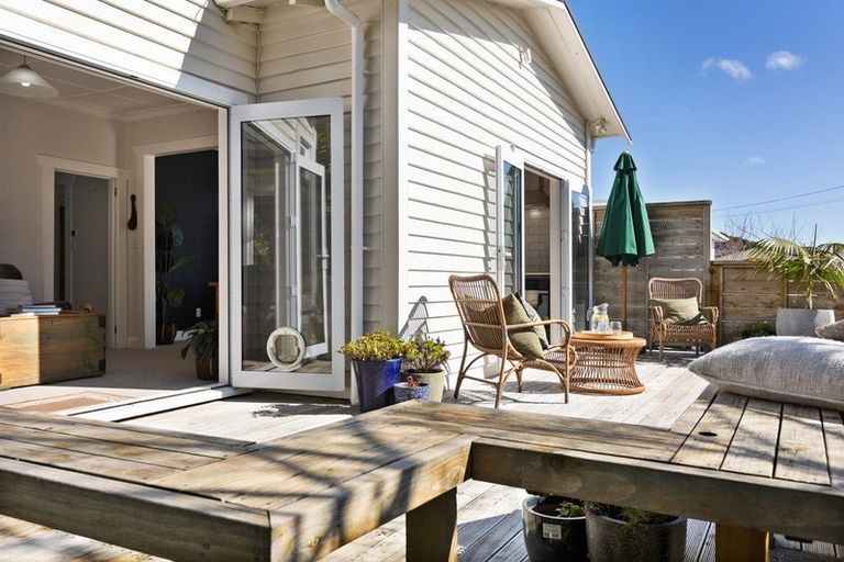 Photo of property in 3a Tupoki Street, Glen Avon, New Plymouth, 4312