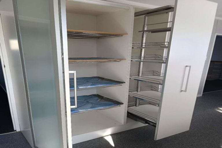 Photo of property in 43 Ruamahanga Crescent, Terrace End, Palmerston North, 4410