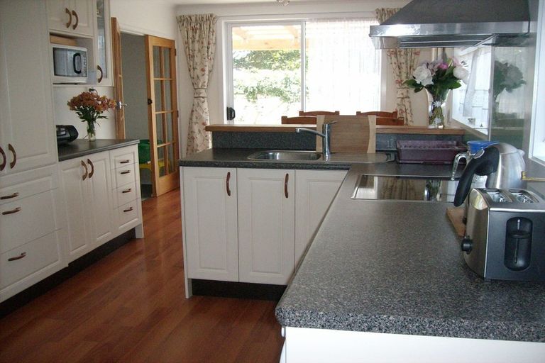 Photo of property in 122 Kings Crescent, Hutt Central, Lower Hutt, 5010