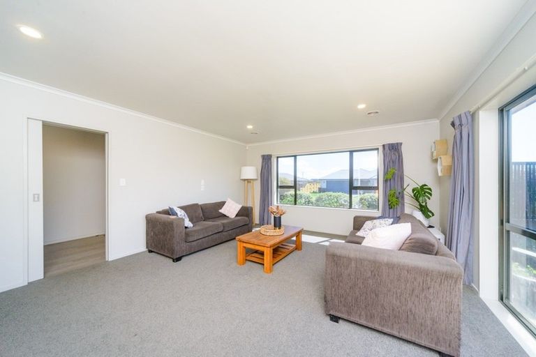 Photo of property in 18 Daniel Place, Kelvin Grove, Palmerston North, 4414