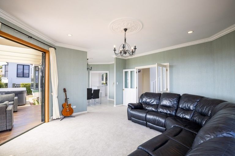 Photo of property in 87 Eliot Street, New Plymouth, 4310