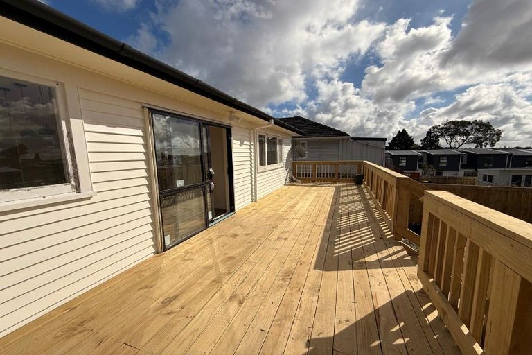 Photo of property in 1/15 Netherlands Avenue, Kelston, Auckland, 0602