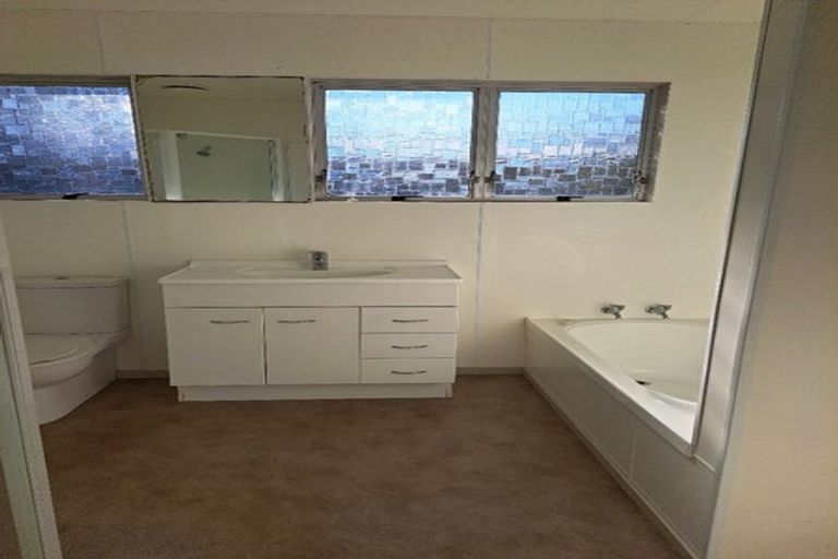 Photo of property in 11 Mcshane Street, Pukekohe, 2120