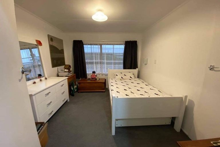 Photo of property in 16 Kamahi Avenue, Hawera, 4610