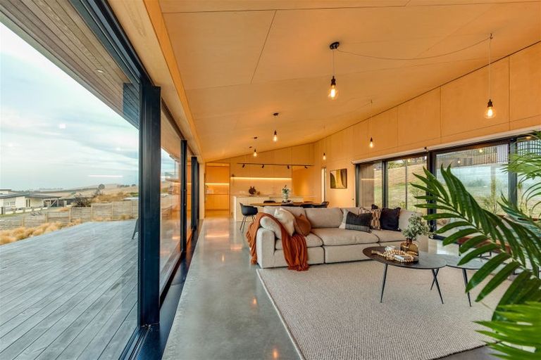 Photo of property in 5 Sowerby Place, Richmond Hill, Christchurch, 8081