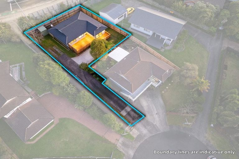 Photo of property in 2/17 Landsdale Place, Massey, Auckland, 0614