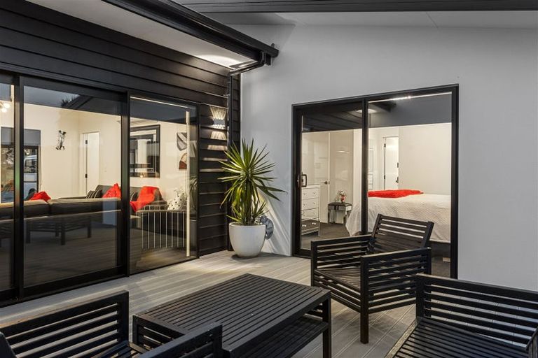 Photo of property in 3 Freeville Place, New Brighton, Christchurch, 8083