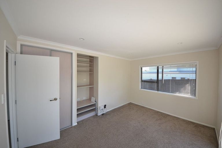 Photo of property in 2/42 Aberdeen Road, Campbells Bay, Auckland, 0620