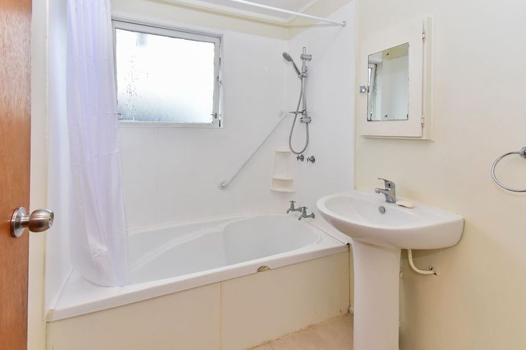 Photo of property in 7 Moncrieff Avenue, Clendon Park, Auckland, 2103