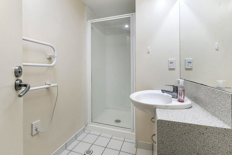 Photo of property in Terrace Heights Apartments, 2e/163 The Terrace, Wellington Central, Wellington, 6011