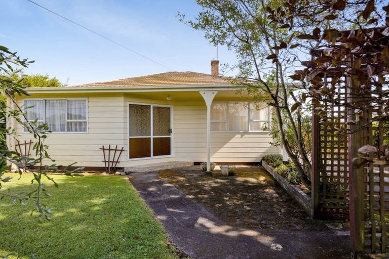 Photo of property in 16 Old South Road, Okato, 4335